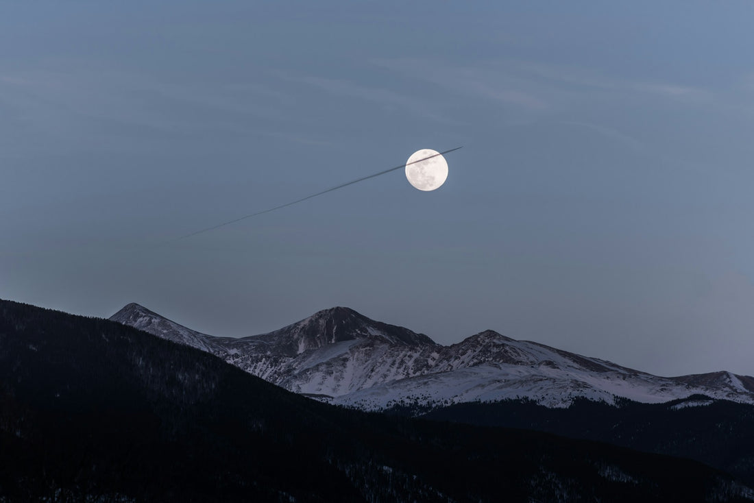 Full Moon Magic: How to Use Moonstone for Deep Emotional Healing and Renewal
