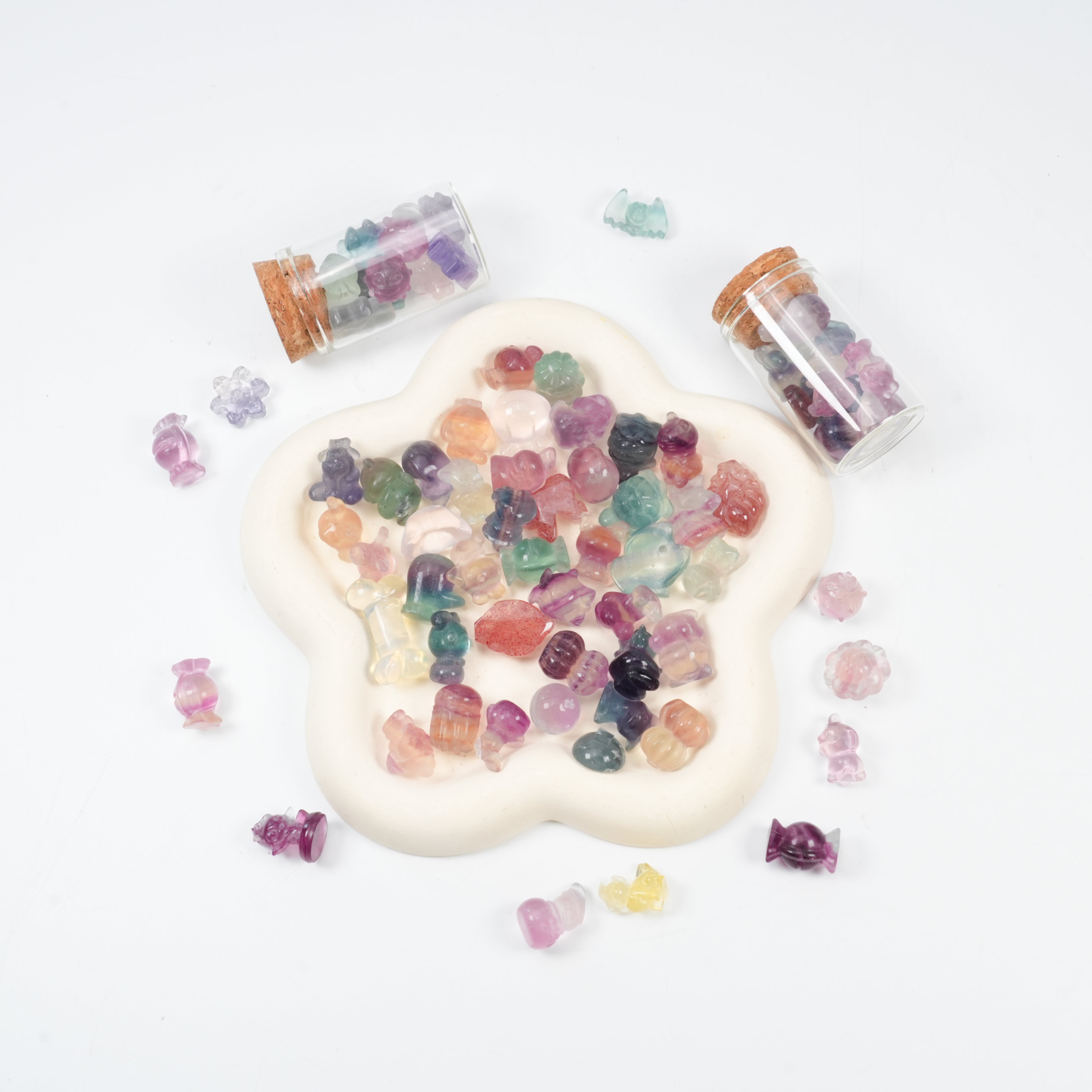 Mini Fluorite Carvings 1cm (0.39in), 9–10pcs Random Shapes per Bottle – Candy Fluorite Crystal Figurines (Cat, Rabbit, Turtle, Bow & More) for DIY Crafts, Decor & Gifts