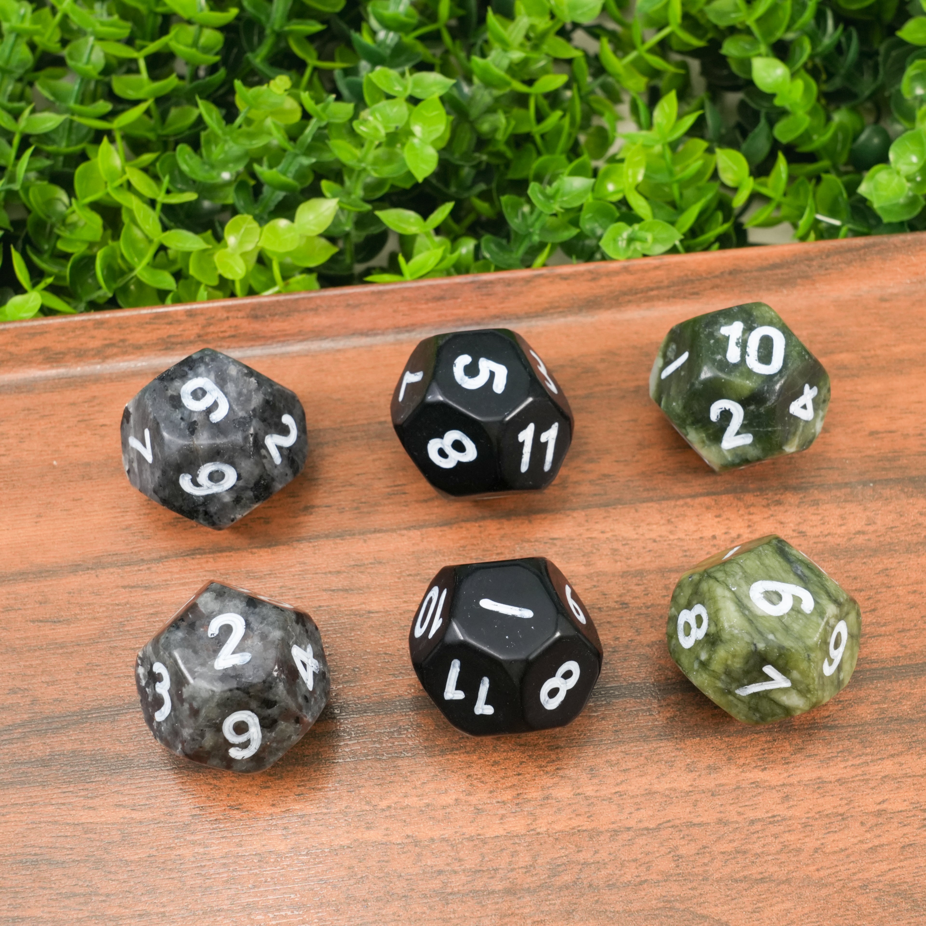 Natural Crystal D12 Dice, 12-Sided Gemstone Divination Dice, Hand Carved Stone Dice for Divination, D&D, Tabletop Games & Witchcraft