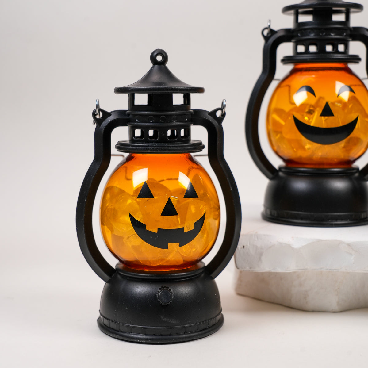 Halloween Pumpkin Face Mini Crystal Lantern, Portable LED Decorative Oil Lamp, Retro Small Hanging Lantern for Halloween Party Tabletop Home Decor