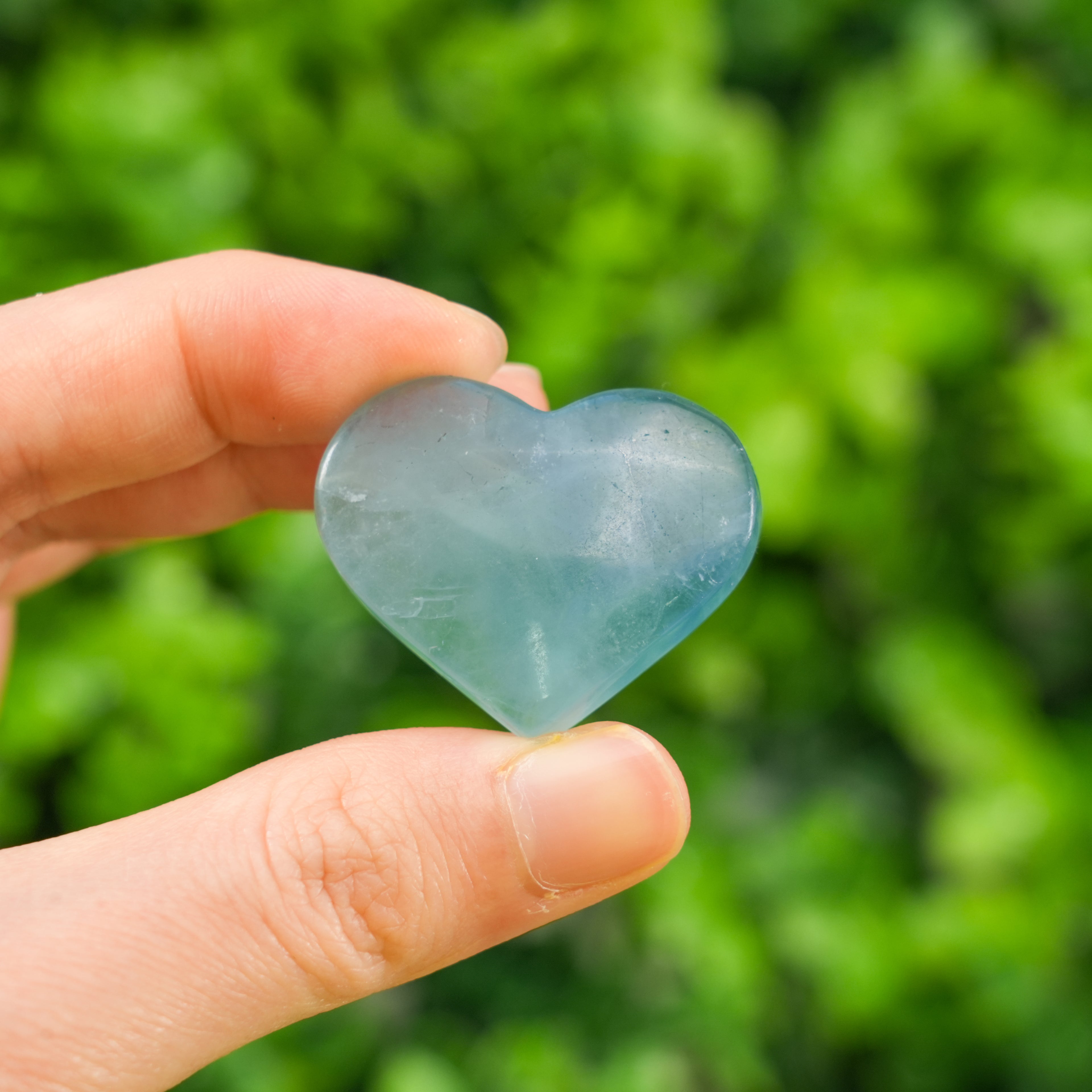 Natural Blue Fluorite Heart Stone - Hand-Polished Crystal Heart, Healing Crystals for Anxiety, Reiki Meditation Decor