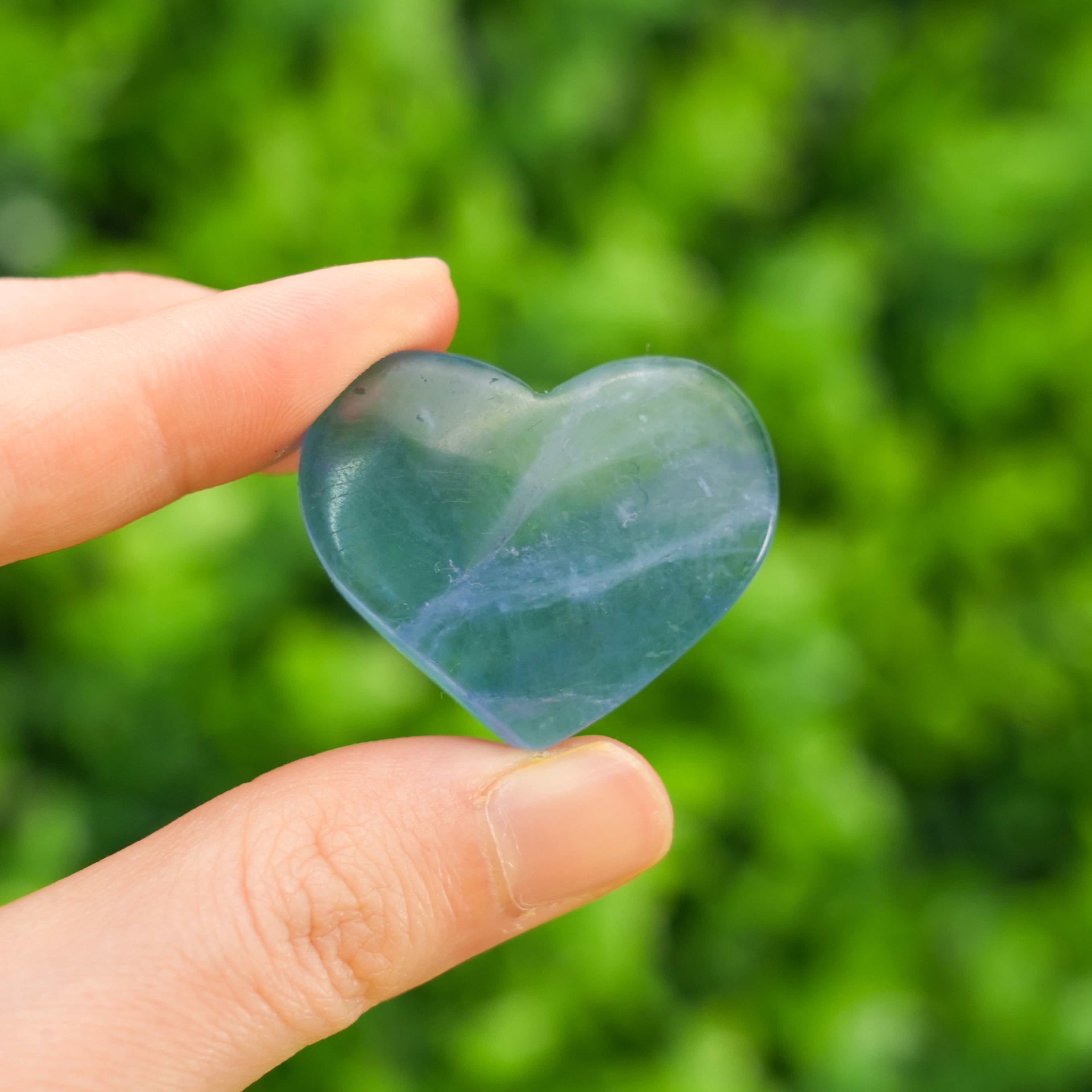 Natural Blue Fluorite Heart Stone - Hand-Polished Crystal Heart, Healing Crystals for Anxiety, Reiki Meditation Decor