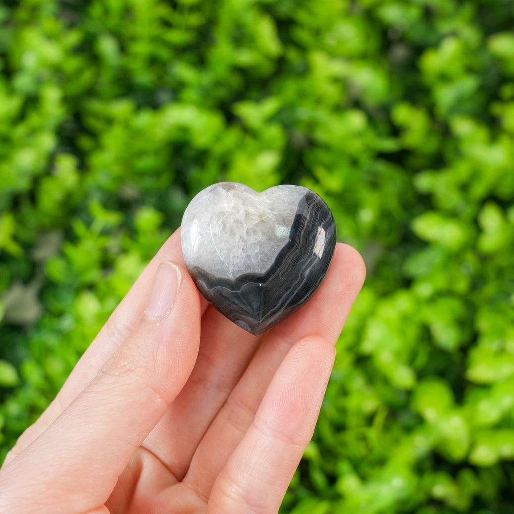 Mini Black Sardonyx Heart Stone Unique Natural Pattern Heart-Shaped Crystal