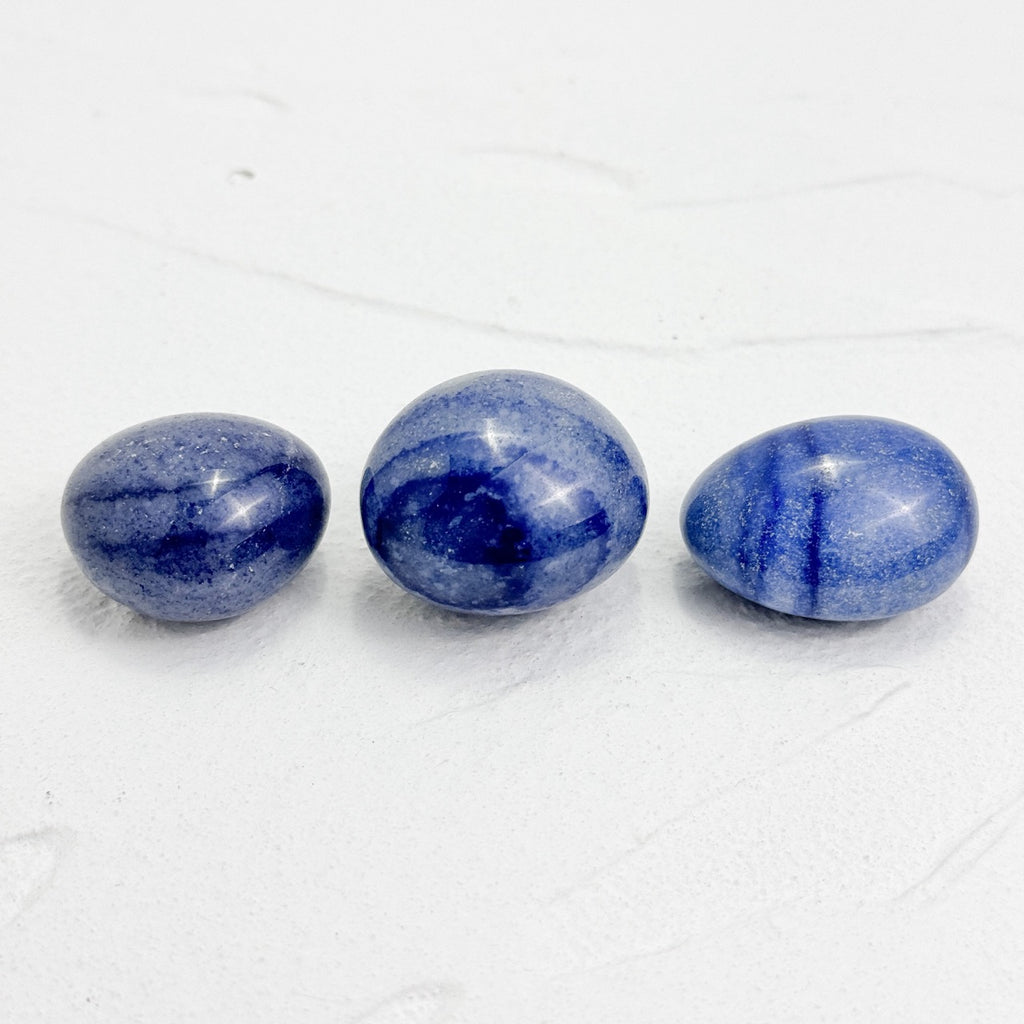 Blue aventurine pendant in silver setting, elegant and minimalist design