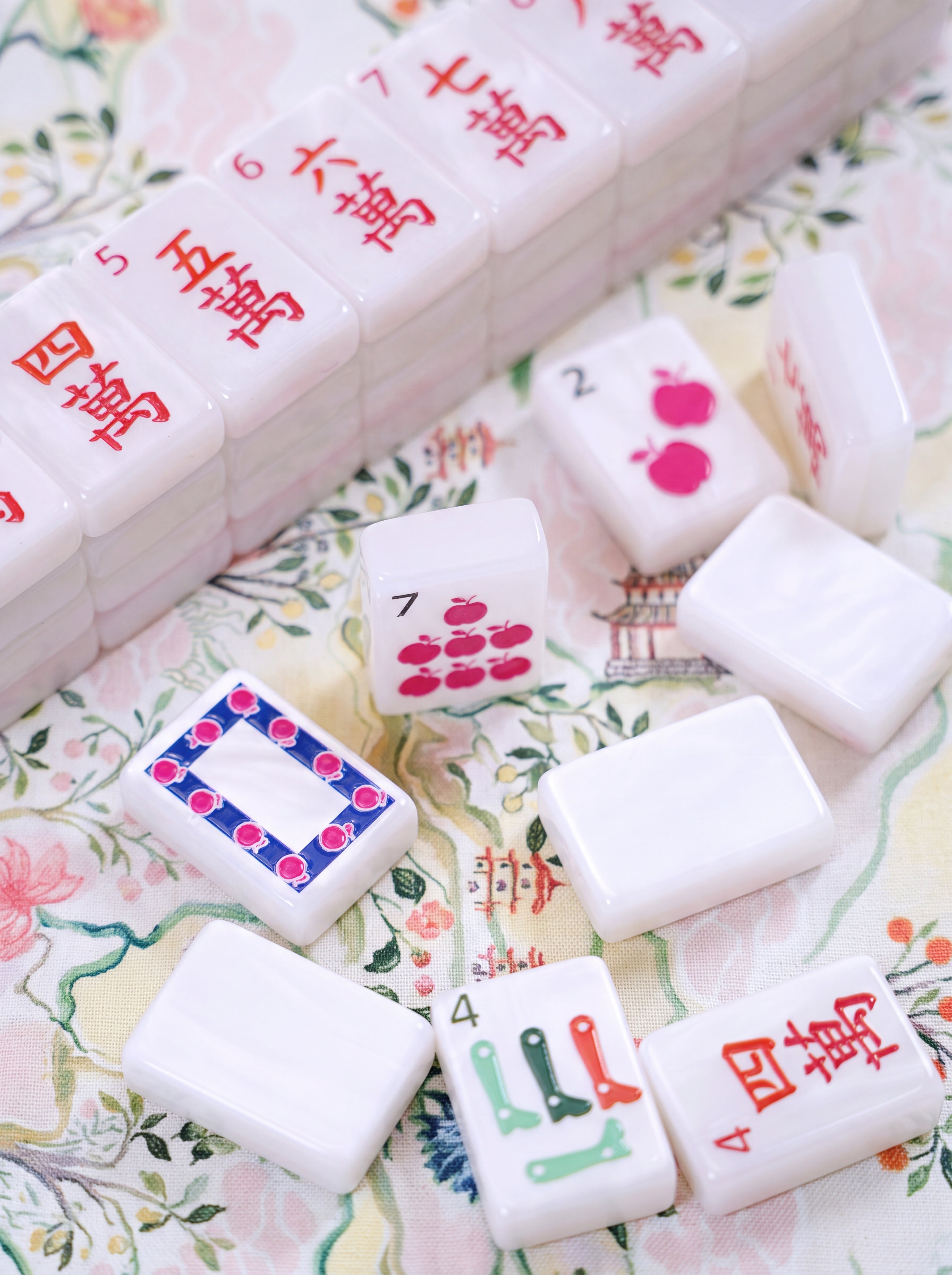 Pearlescent Shell White  Mahjong Set