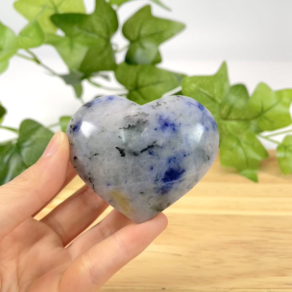 Sodalite Heart Crystal – Calm Energy & Intuition Worry Ston