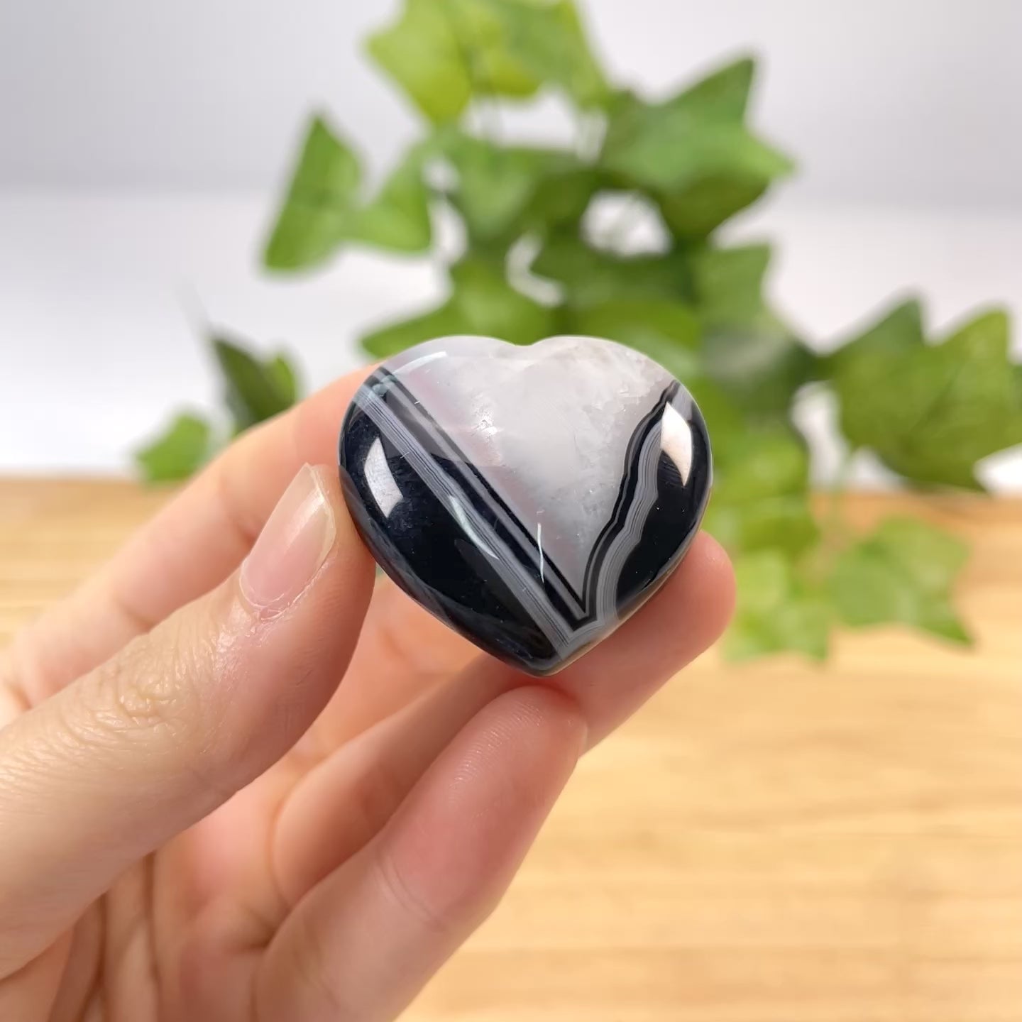 Mini Black Sardonyx Heart Stone Unique Natural Pattern Heart-Shaped Crystal